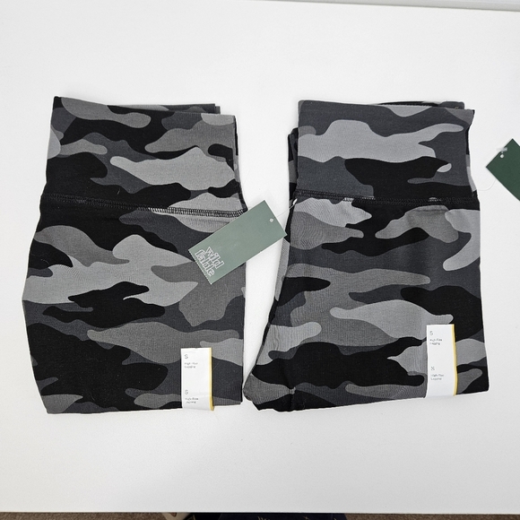 Wild Fable Camouflage Leggings Set Of 2 Black and Gray - Picture 3 of 7